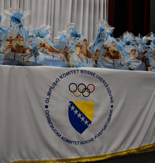 OK BiH i ove godine obradovao najmlađe novogodišnjim paketićima u Jablanici, Palama i Kreševu