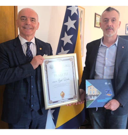 Priznanje prof. dr. Rađi za izuzetan doprinos razvoju Odsjeka za sport