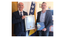 Priznanje prof. dr. Rađi za izuzetan doprinos razvoju Odsjeka za sport